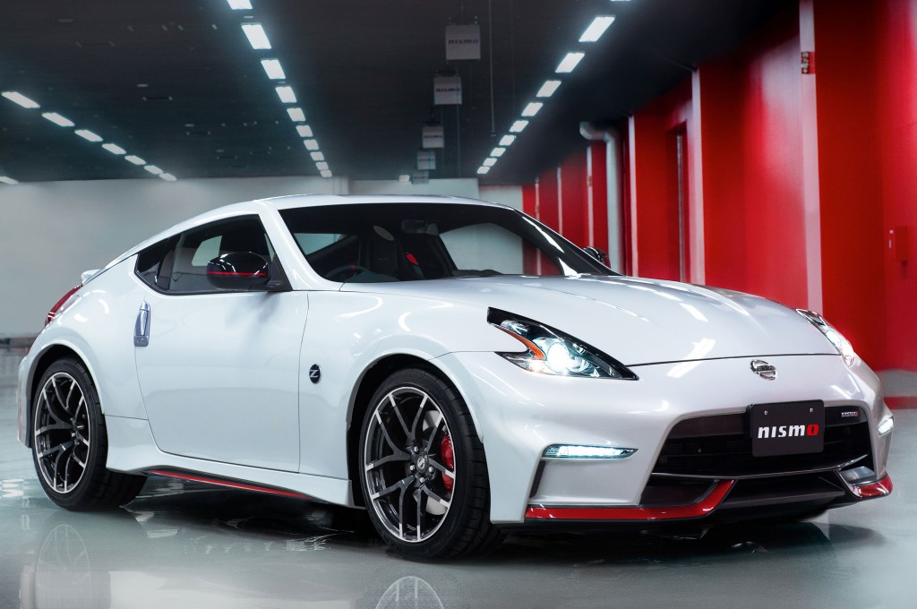 2015-nissan-370z-nismo-front-side-view